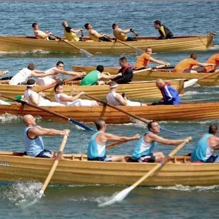 River Accomodation ويكلو